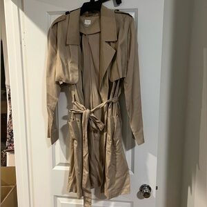 Selling this beautiful trench coat that I never wore because I gained weight.